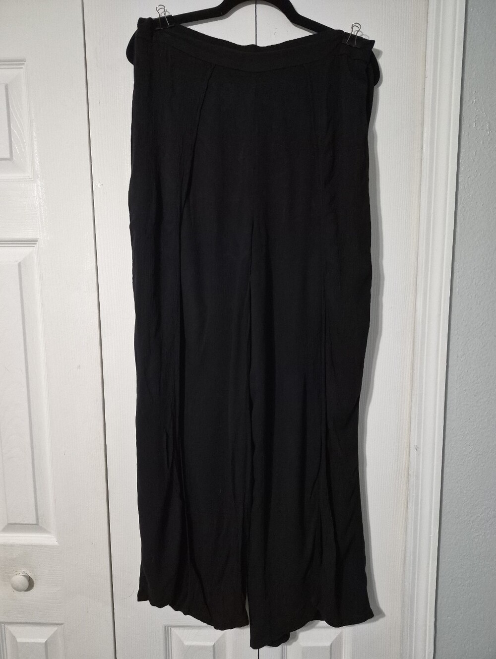 Guess wide-leg palazzo pants w/ Shorts